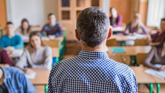 sala-de-aula-professor-alunos