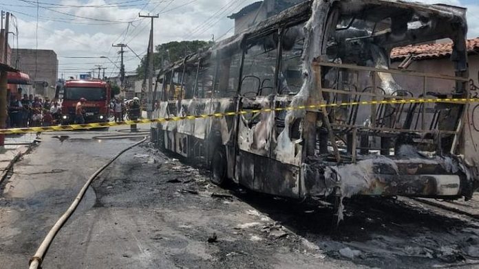 csm_incendio-onibus-ceara_53e7f25cb7