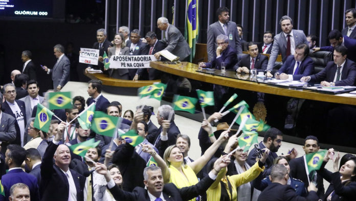 reforma-previdencia-aprovada-camara
